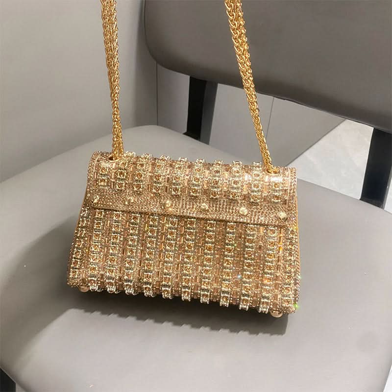 Strahlen Sie am Abend mit dieser glamourösen Strass-Clutch 