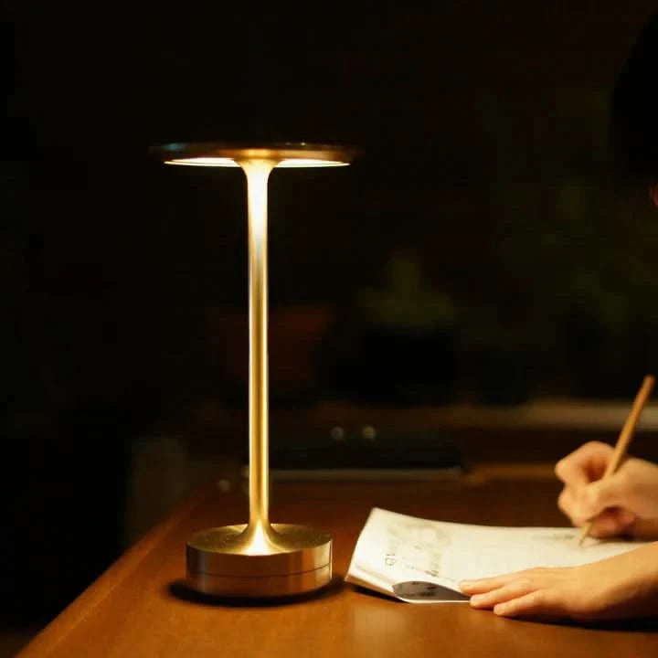 Lampada LED wireless dal design elegante e tattile 